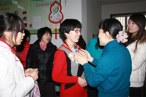 社區(qū)婦女學(xué)系圍巾,最新服裝圖片-圍益美商城