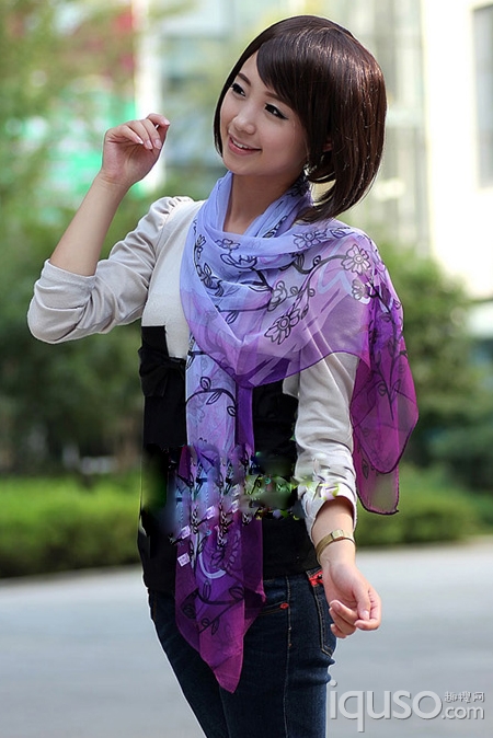 2012春季讓印花絲巾頸上添花,最新服裝圖片-圍益美商城