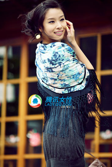 斑斕圍巾留住項間溫暖,最新服裝圖片-圍益美商城