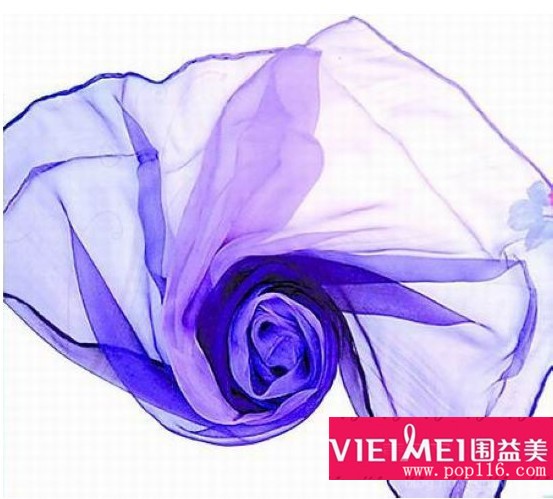 風情萬種小女人 絲巾膚色需相配,最新服裝圖片-圍益美商城