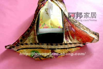 巧用舊絲巾做漂亮紙巾盒3