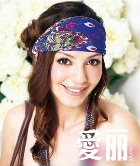 時尚學院風 秒用絲巾打造甜美發型,最新服裝圖片-圍益美商城