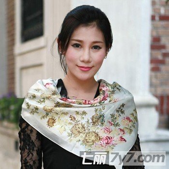 一條絲巾N種系法 OL完美風(fēng)情搭配