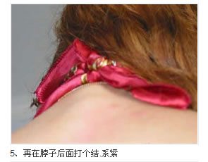 將絲巾變成內(nèi)衣的具體方法