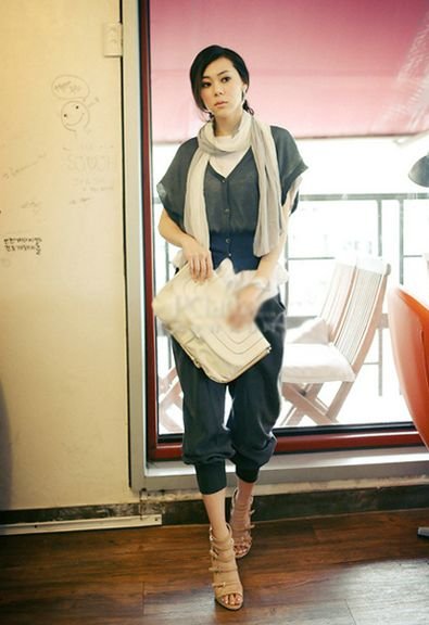 2012初秋華麗搭配輕盈絲巾,最新服裝圖片-圍益美商城