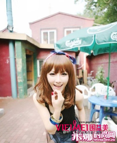 美女的小絲巾可愛發(fā)式裝扮,最新服裝圖片-圍益美商城
