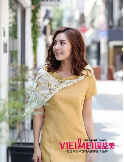 格紋氣質的圍巾總是讓人覺得優雅非常,最新服裝圖片-圍益美商城