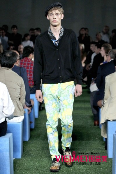 頸上添“雅” 男士絲巾細節(jié)品味,最新服裝圖片-圍益美商城