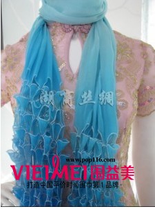 絲巾是夏日的華彩樂章，不可缺少,最新服裝圖片-圍益美商城