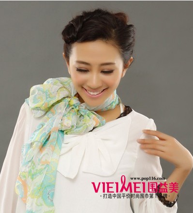 跟明星學(xué)時(shí)尚圍巾的搭配法,最新服裝圖片-圍益美商城