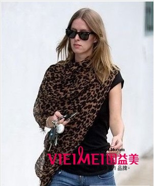 圍益美圍巾，時尚潮流女性的最佳選擇,最新服裝圖片-圍益美商城