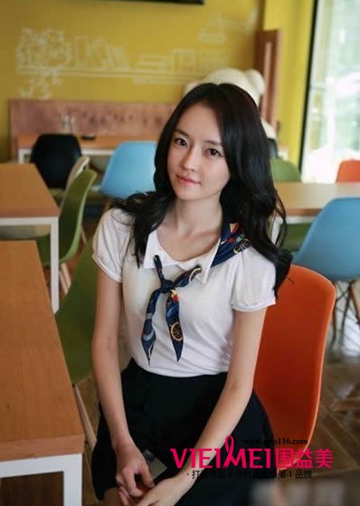 學習用絲巾怎么打蝴蝶結,最新服裝圖片-圍益美商城
