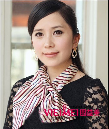 系上一個美麗的大蝴蝶結圍巾,最新服裝圖片-圍益美商城