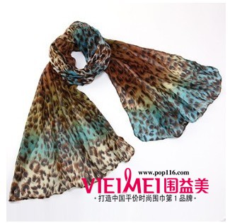 時尚圍巾魅力搭配 百變時尚俏佳人,最新服裝圖片-圍益美商城
