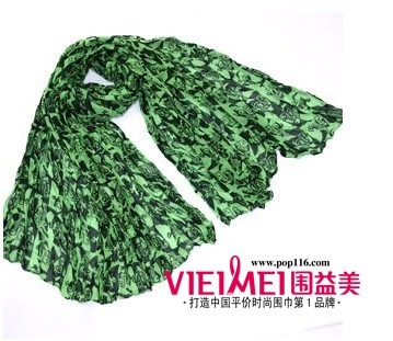 OL氣質妙搭法 時尚絲巾時尚展現,最新服裝圖片-圍益美商城