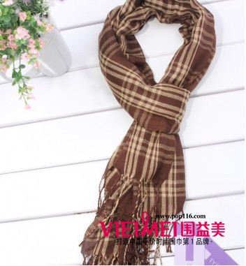 圍巾一直是時尚界的點綴 國際T臺的不可或缺的配件,最新服裝圖片-圍益美商城