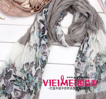 時尚絲巾靚麗搭配 增添絲絲柔情暖意,最新服裝圖片-圍益美商城