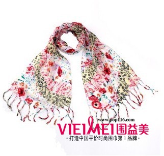 各式時尚絲巾齊上架 完美變身時尚達人,最新服裝圖片-圍益美商城