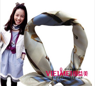 怎樣在寒冷的冬季用絲巾裝點自己,最新服裝圖片-圍益美商城