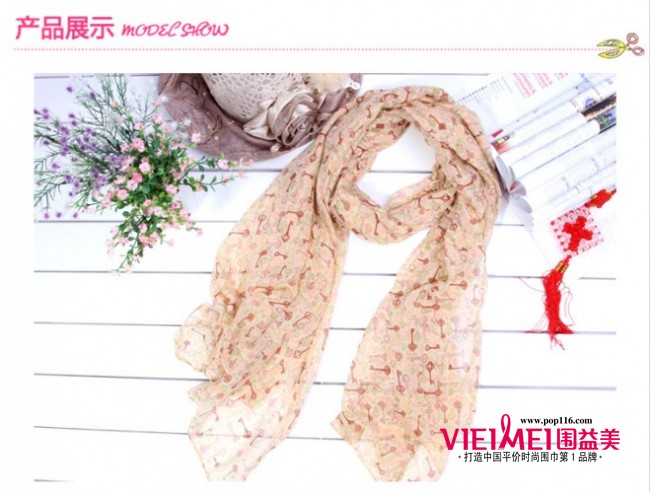 漂亮MM搭配絲巾展現亮麗風景線,最新服裝圖片-圍益美商城