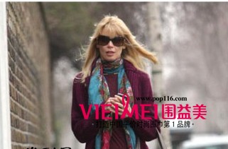 跟著明星學(xué)習(xí)圍巾的搭配技巧,最新服裝圖片-圍益美商城