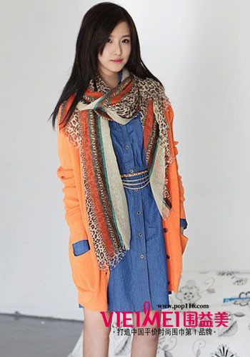 一條絲巾“變”出游美裝,最新服裝圖片-圍益美商城