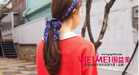 可愛萌女絲巾裝 搭配絲巾盡顯少女風范 。,最新服裝圖片-圍益美商城