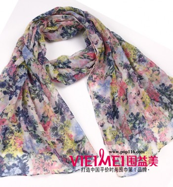 春日里添上一塊圍巾,在春日子里更顯淑女氣息,最新服裝圖片-圍益美商城